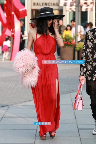 【小默赛帖】第1323篇★高挑红裙美女★