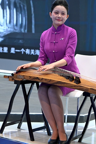 南航-韵味轻熟空姐多才多艺（8K视频版）