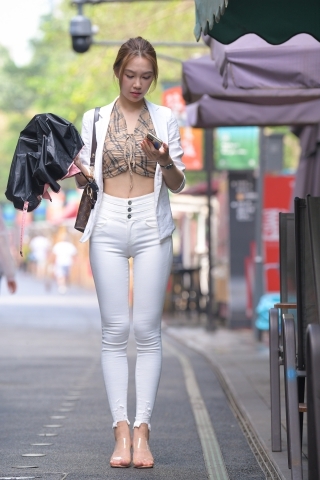 紧身白裤女孩（城市版）MO_0869