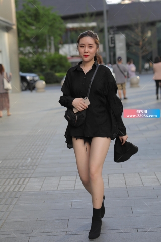 就喜欢这样的白皙肉感美腿