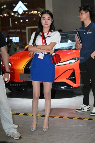 甜美的酒窝，蓝色短裙R丝美女