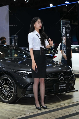 卖大奔的高挑苗条黑色丝女主播