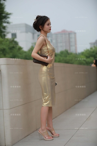 吊带裙美女 【图片➕视频】