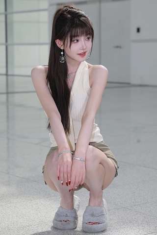 热裤长腿美女【原图+视频】