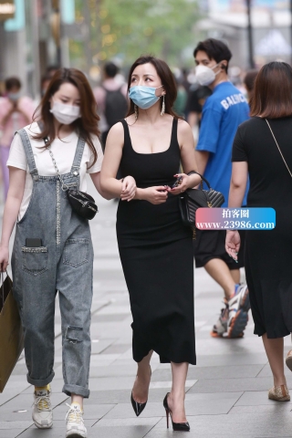 街拍黑色长裙高跟