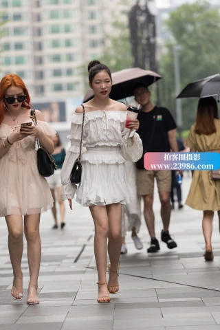 街拍白裙高跟mm