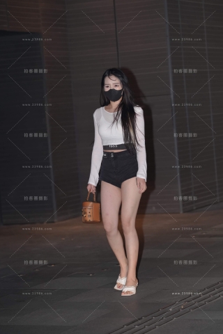 夜拍黑热裤美腿小姐姐 part2