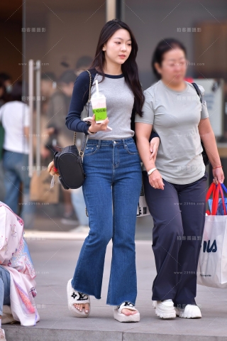 ★美甲清纯牛仔裤美女