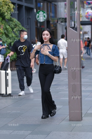 【视觉冲击赛贴】黑丝紧身喇叭裤美女