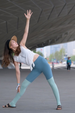 紧身瑜伽裤美女