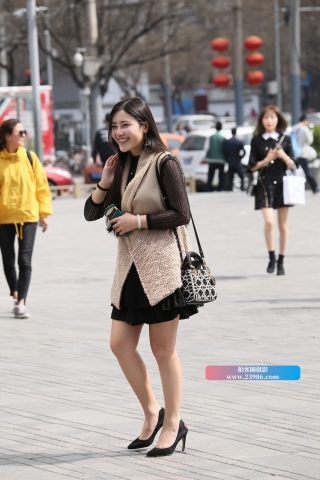 性感短裙高跟少妇