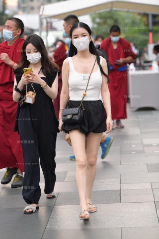 打扮精致的美丽小仙女