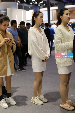 领礼品的肉丝小妹