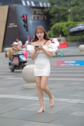 白短裙靓丽小姐姐