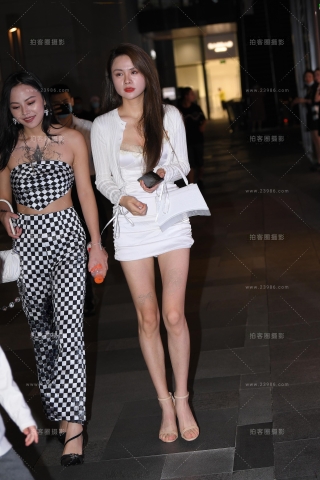 包臀裙美腿高跟女子