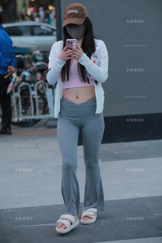 灰色紧身裤美女