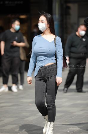 丰满丰腴紧牛美眉