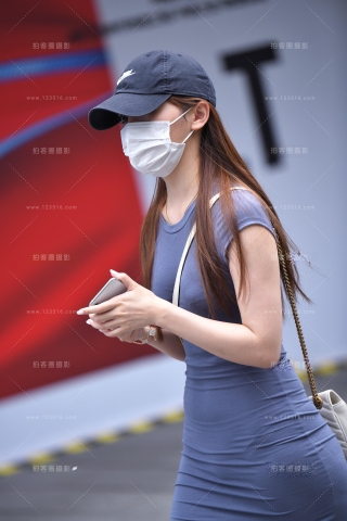 【咔喳赛帖】兰色紧身裙