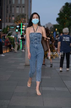 这样的连体牛仔很少见