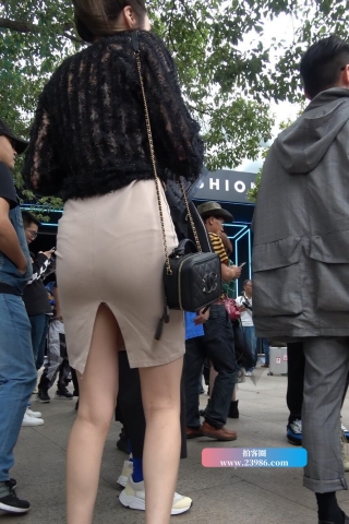 4K - 性感的开叉包臀裙街拍美女 [1.13 GB/MP4]（视频版）