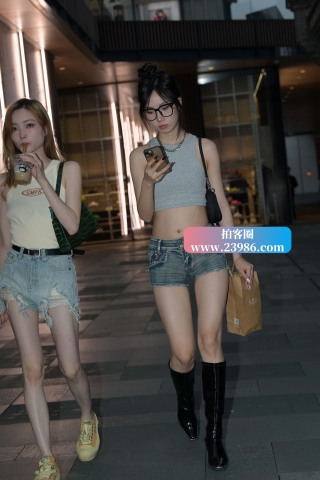 街拍好身材小姐姐