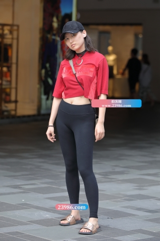 【视觉冲击赛帖】鸭舌帽，黑色健美裤MM