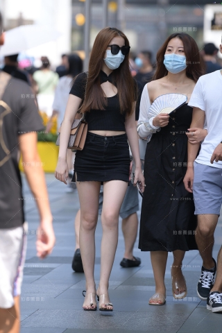 美腿口罩小姐姐