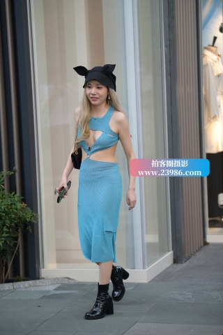 另一个版本的可爱裙装小姐姐