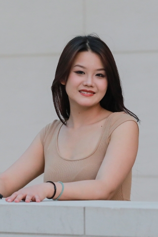 黄色包臀裙美女