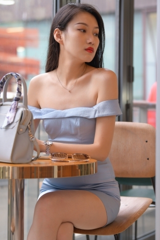 蓝色短裙美女（城市版）