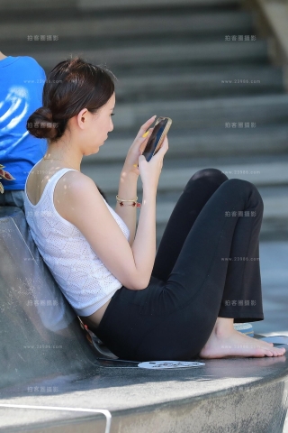 黑色紧身裤辣妈