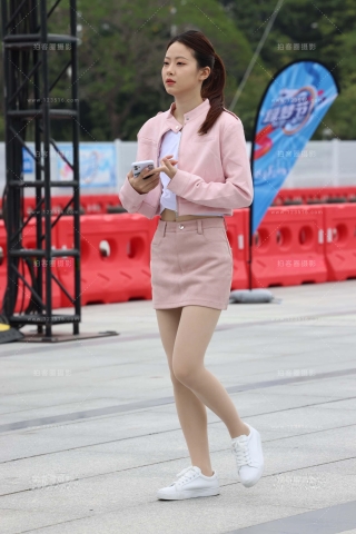 粉色裙装肉丝礼仪妹妹们