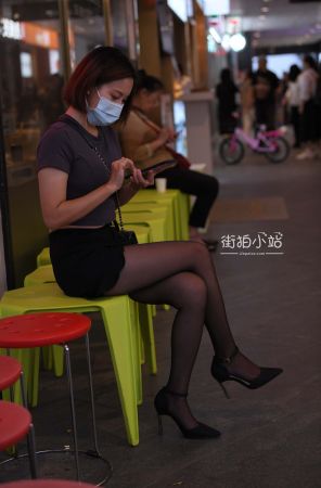 另一个版本的黑丝美女