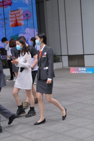 职业装街拍美女