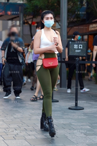 【玻璃街拍】及其罕见的瑜伽裤