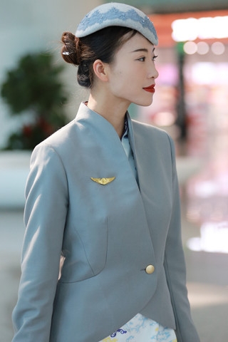 机场拍空姐下班（完整版）