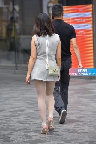 街拍细高跟厚丝袜美姐
