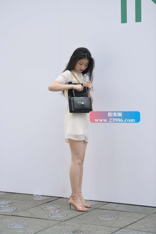 搭讪极品美腿凉高跟小姐姐