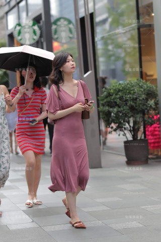 优雅的长裙街拍美女