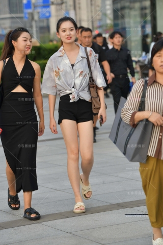 长马尾辫小姐姐