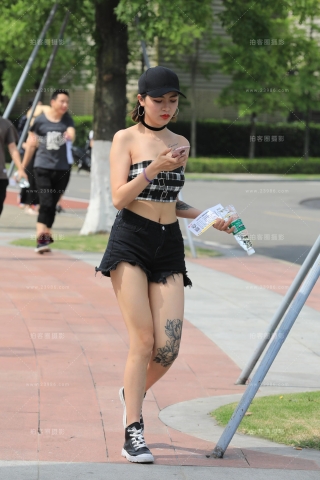 时髦女孩 白嫩肌肤