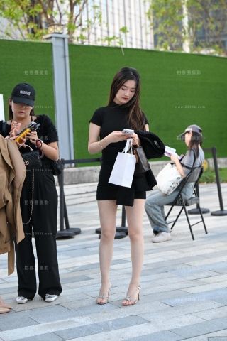 紧致的超短包臀裙美腿凉高MM