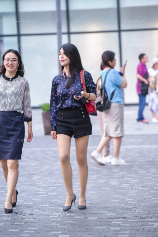 街拍高跟美腿姐姐