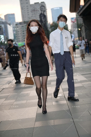 搭讪街拍黑裙黑丝美女