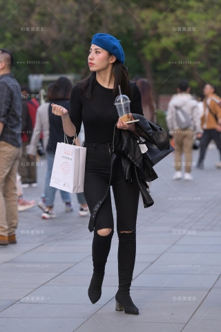 【街拍之魂赛帖】徘徊的黑色紧牛