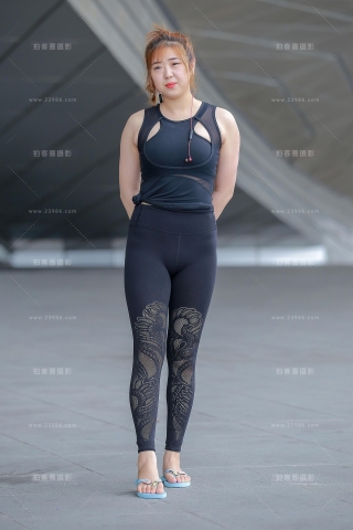 黑色瑜伽裤学员