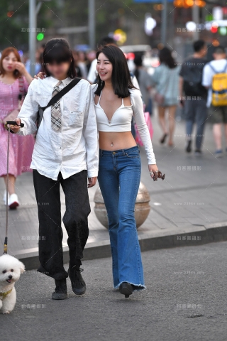 【视觉冲击赛贴】真敢穿，性感大露背，太骨感了