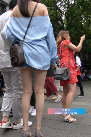 4K - 街拍高挑身材模特级街拍性感美女 [1.68 GB/MP4]（视频版）