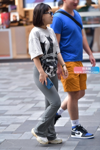 ★微丰腴紧身裤美女