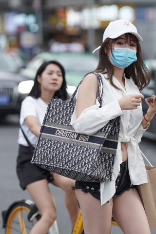 【凯恩赛贴】热裤美眉